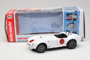 Shelby Cobra 427 S/C Blanc Auto World 1:18 AWSS104 Métal Moulé — image 8 sur 8