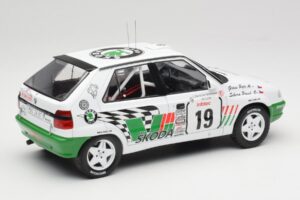 Skoda Felicia Kit Car #19 P. Sibera / P. Gross Tour de Corse 1995 IXO 1:18 18RMC149B Métal Moulé — image 2 sur 6