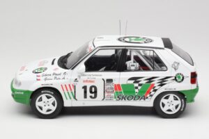 Skoda Felicia Kit Car #19 P. Sibera / P. Gross Tour de Corse 1995 IXO 1:18 18RMC149B Métal Moulé — image 3 sur 6