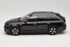 Skoda Octavia Mk4 Combi Marron Paudi Model 1:18 ZMR000005BRA Métal Moulé — image 4 sur 8