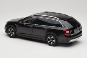 Skoda Octavia Mk4 Combi Marron Paudi Model 1:18 ZMR000005BRA Métal Moulé — image 7 sur 8