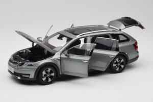 Skoda Octavia Mk4 Combi Vert Paudi Model 1:18 ZMR000005GRU Métal Moulé — image 2 sur 8