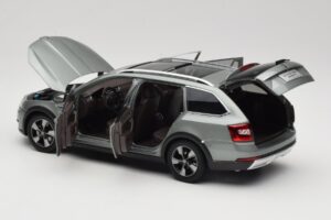 Skoda Octavia Mk4 Combi Vert Paudi Model 1:18 ZMR000005GRU Métal Moulé — image 5 sur 8
