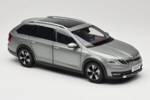 Skoda Octavia Mk4 Combi Vert Paudi Model 1:18 ZMR000005GRU Métal Moulé — image 6 sur 8