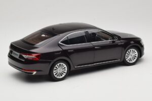 Skoda Superb Mk3 Noir Paudi Model 1:18 ZSS000006BLA Métal Moulé — image 3 sur 8