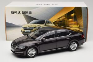 Skoda Superb Mk3 Noir Paudi Model 1:18 ZSS000006BLA Métal Moulé — image 8 sur 8