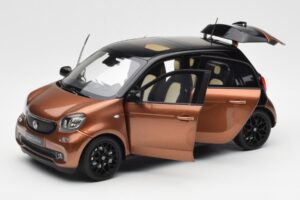 Smart Forfour W453 Noir Hazel Marron Norev 1:18 B66960299 Métal Moulé — image 2 sur 8