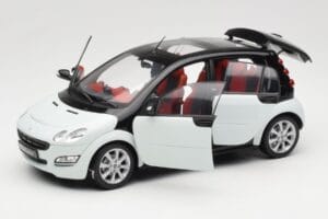 Smart Forfour Blanc Kyosho 1:18 0019141V001C01Q00 Métal Moulé — image 2 sur 8