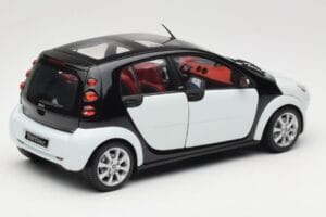 Smart Forfour Blanc Kyosho 1:18 0019141V001C01Q00 Métal Moulé — image 3 sur 8