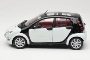 Smart Forfour Blanc Kyosho 1:18 0019141V001C01Q00 Métal Moulé — image 4 sur 8