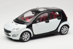 Smart Forfour Blanc Kyosho 1:18 0019141V001C01Q00 Métal Moulé