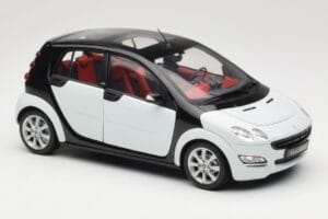 Smart Forfour Blanc Kyosho 1:18 0019141V001C01Q00 Métal Moulé — image 6 sur 8