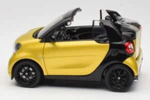 Smart Fortwo 453 Cabriolet Noir Et Jaune Norev 1:18 B66960289 Métal Moulé — image 4 sur 8