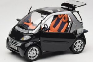 Smart Fortwo Noir Kyosho 1:18 0004830V000C08Q00 Métal Moulé — image 2 sur 8