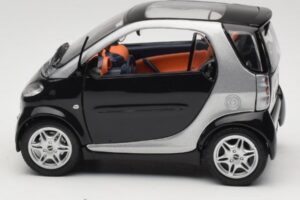 Smart Fortwo Noir Kyosho 1:18 0004830V000C08Q00 Métal Moulé — image 4 sur 8