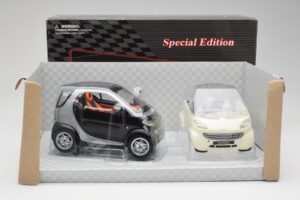 Smart Fortwo Noir & Blanc Maisto 1:18 56045 Métal Moulé — image 2 sur 3