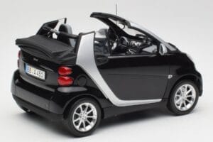 Smart Fortwo Cabriolet W451 Noir & Argent Minichamps 1:18 Q0022566V001C18Q00 Métal Moulé — image 3 sur 8