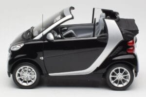 Smart Fortwo Cabriolet W451 Noir & Argent Minichamps 1:18 Q0022566V001C18Q00 Métal Moulé — image 4 sur 8