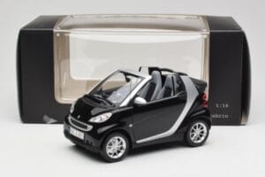 Smart Fortwo Cabriolet W451 Noir & Argent Minichamps 1:18 Q0022566V001C18Q00 Métal Moulé — image 8 sur 8