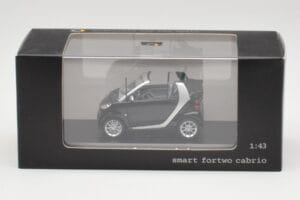 Smart Fortwo Cabrio Noir Profond Minichamps 1:43 Q0022561V001C18Q00 Métal Moulé — image 4 sur 4