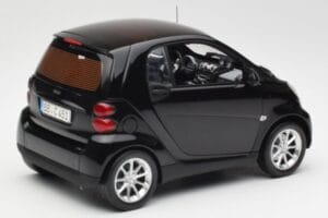 Smart Fortwo Coupé W451 Deep Noir Minichamps 1:18 Q0022563V001C02Q00 Métal Moulé — image 3 sur 8