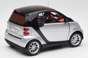Smart Fortwo Coupé W451 Argent & Noir Minichamps 1:18 Q0022528V001C75Q00 Métal Moulé — image 3 sur 8