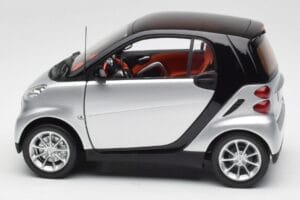 Smart Fortwo Coupé W451 Argent & Noir Minichamps 1:18 Q0022528V001C75Q00 Métal Moulé — image 4 sur 8