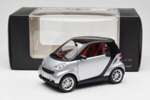 Smart Fortwo Coupé W451 Argent & Noir Minichamps 1:18 Q0022528V001C75Q00 Métal Moulé — image 8 sur 8