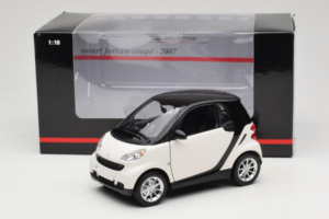 Smart Fortwo 451 Coupe Blanc Noir Minichamps 1:18 150036302 Métal Moulé — image 8 sur 8