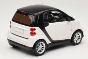 Smart Fortwo 451 Coupe Blanc Noir Minichamps 1:18 150036302 Métal Moulé — image 3 sur 8