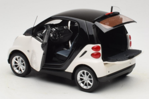 Smart Fortwo 451 Coupe Blanc Noir Minichamps 1:18 150036302 Métal Moulé — image 5 sur 8