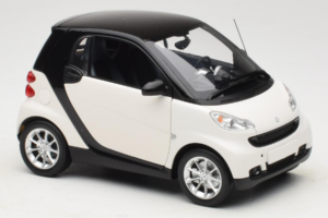 Smart Fortwo 451 Coupe Blanc Noir Minichamps 1:18 150036302 Métal Moulé — image 6 sur 8