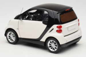 Smart Fortwo 451 Coupe Blanc Noir Minichamps 1:18 150036302 Métal Moulé — image 7 sur 8