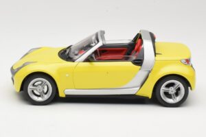 Smart Roadster 452 Jaune Bburago 1:18 34099-M2 Métal Moulé — image 4 sur 8