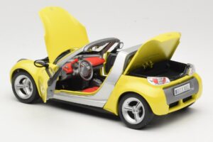 Smart Roadster 452 Jaune Bburago 1:18 34099-M2 Métal Moulé — image 5 sur 8