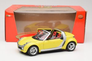 Smart Roadster 452 Jaune Bburago 1:18 34099-M2 Métal Moulé — image 8 sur 8