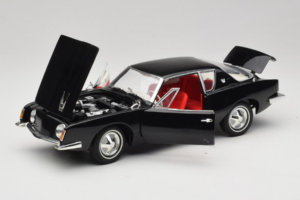 Studebaker Avanti Noir Signature Models 1:18 STUDEBAKER001 Métal Moulé — image 2 sur 8