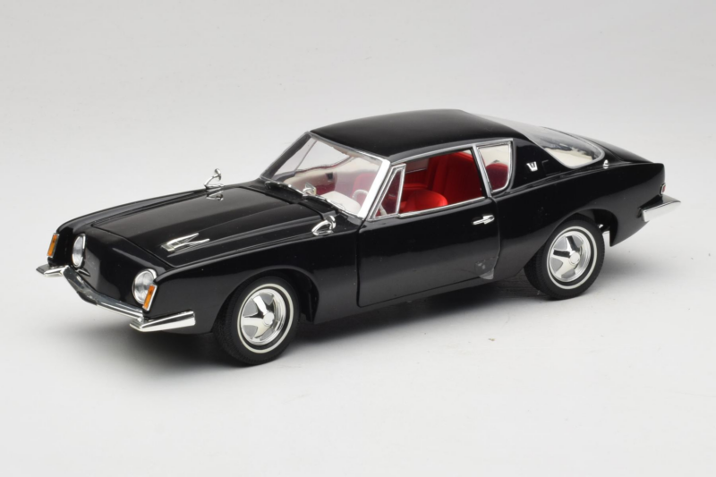 Studebaker Avanti Noir Signature Models 1:18 STUDEBAKER001 Métal Moulé