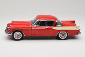 Studebaker Golden Hawk Apache Red Motor City 1:18 80009 Métal Moulé — image 4 sur 8