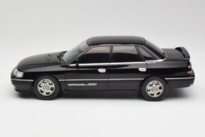Subaru Legacy RS Noir IXO 1:18 18CMC131A Métal Moulé — image 3 sur 6