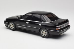 Subaru Legacy RS Noir IXO 1:18 18CMC131A Métal Moulé — image 5 sur 6