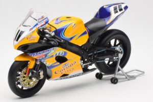 Suzuki GSX-R 1000 Team Alstare Corona Extra T. Corser WSB 2005 Minichamps 1:12 122052211 Métal Moulé — image 2 sur 6