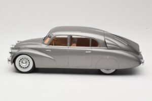Tatra 87 Gris MCG 1:18 MCG18068 Métal Moulé — image 3 sur 6