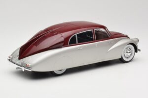 Tatra 87 Argent & Rouge Foncé MCG 1:18 MCG18067 Métal Moulé — image 2 sur 6