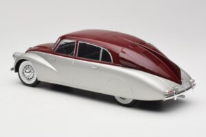 Tatra 87 Argent & Rouge Foncé MCG 1:18 MCG18067 Métal Moulé — image 5 sur 6