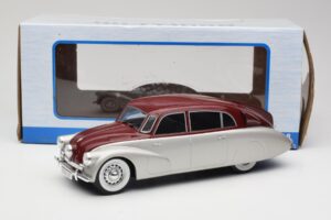 Tatra 87 Argent & Rouge Foncé MCG 1:18 MCG18067 Métal Moulé — image 6 sur 6