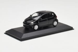 Toyota Aygo AB10 Noir Minichamps 1:43 400166401 Métal Moulé — image 2 sur 4