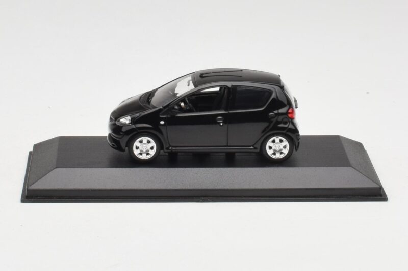 Toyota Aygo AB10 Noir Minichamps 1:43 400166401 Métal Moulé