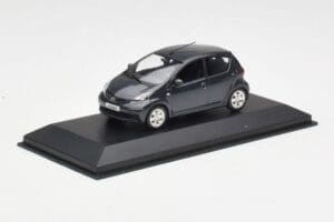 Toyota Aygo AB10 Grey Metallic Minichamps 1:43 AYGO001 Métal Moulé — image 2 sur 4