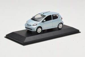 Toyota Aygo Light Blue Metallic Minichamps 1:43 TOYOTA012 Métal Moulé — image 2 sur 4